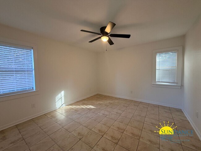 Building Photo - Charming 2 Bedroom Unit in Milton Heights!