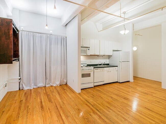 Building Photo - 42 Chauncy St
