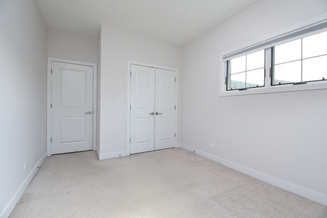 Building Photo - 330 Pennsylvania Way