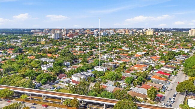 Building Photo - 2852 SW 32nd Ct