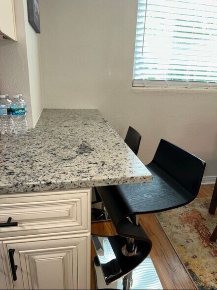 Building Photo - 2116 W Dellview Dr