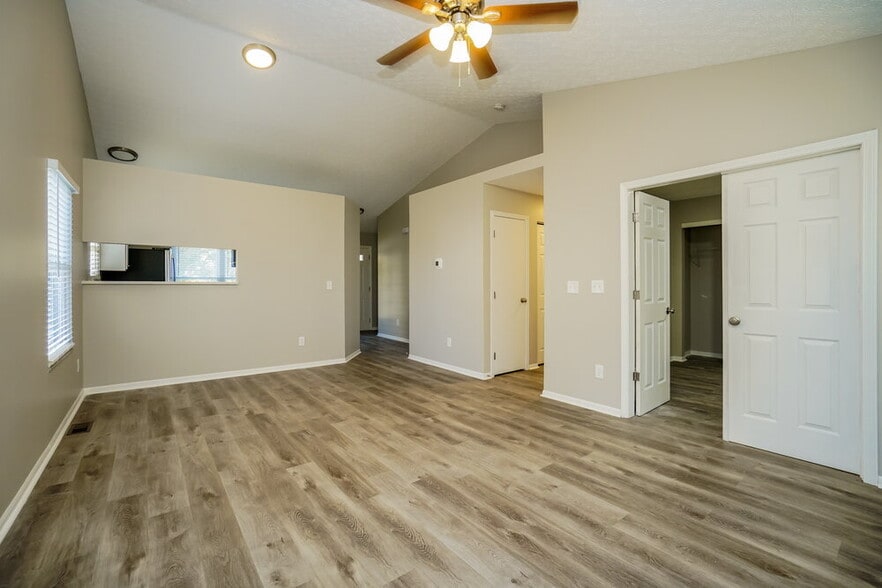 Building Photo - 1551 Covina Dr