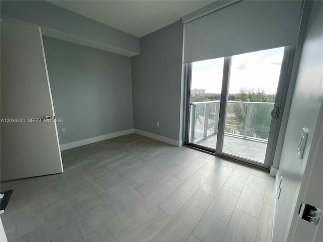 Building Photo - 2000 Metropica Wy