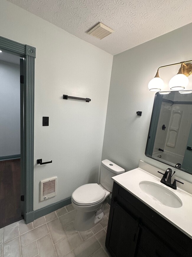 Building Photo - 5102 Invicta Dr