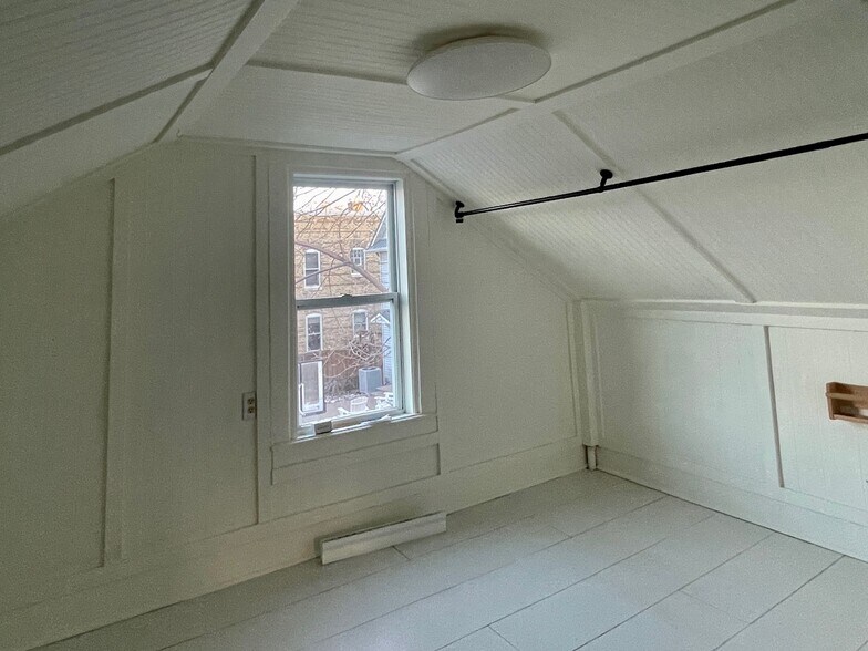 Building Photo - 1205 3rd St NE