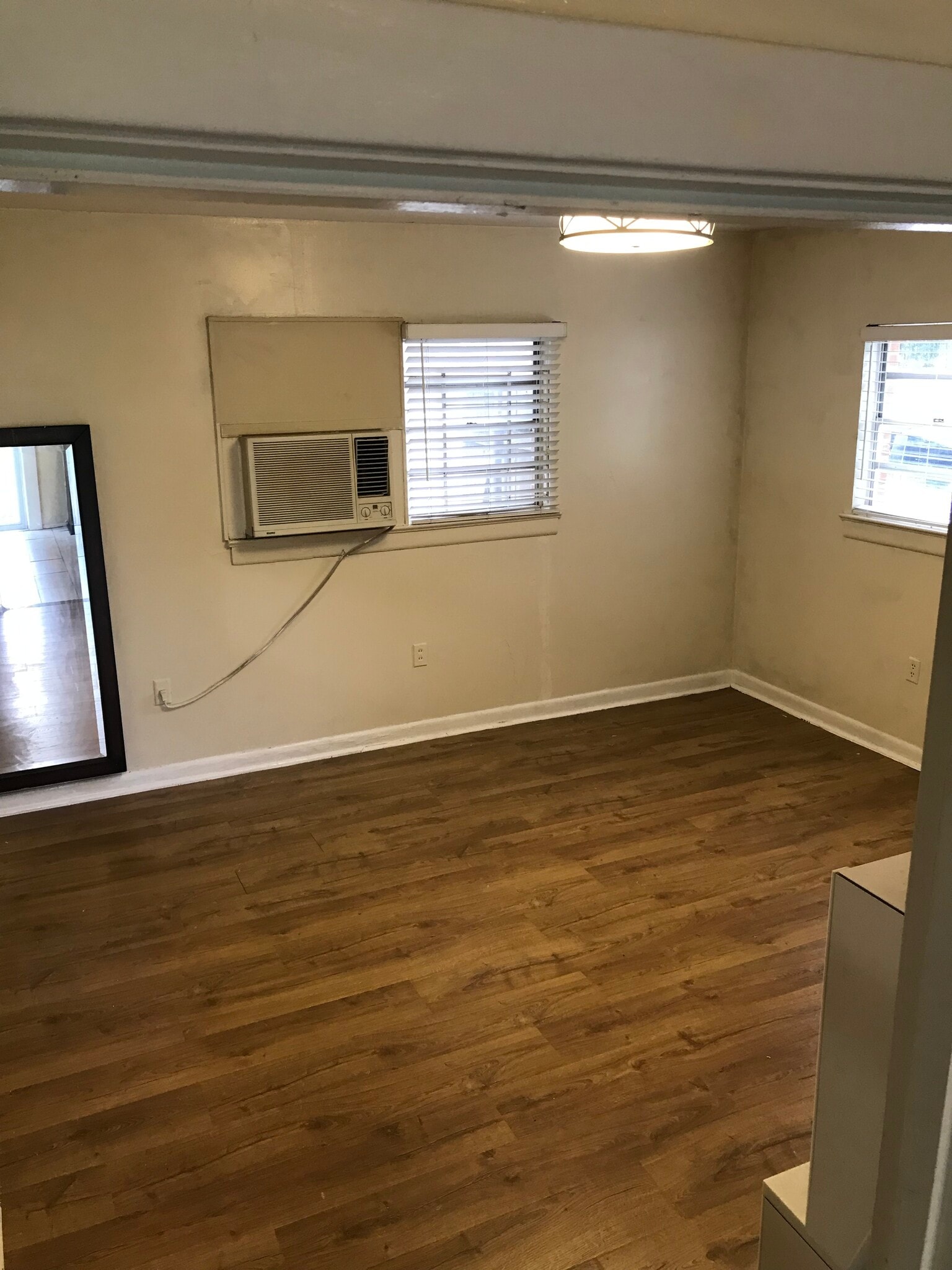 Building Photo - 944 Geranium St