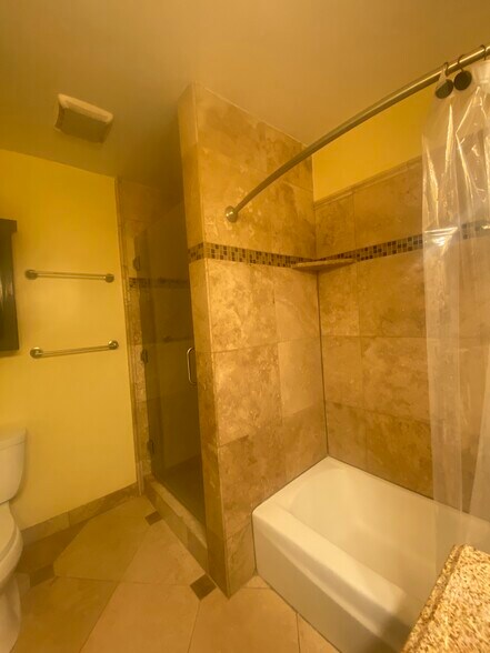 Bzath tub with separate shower - 8710 Delgany Ave