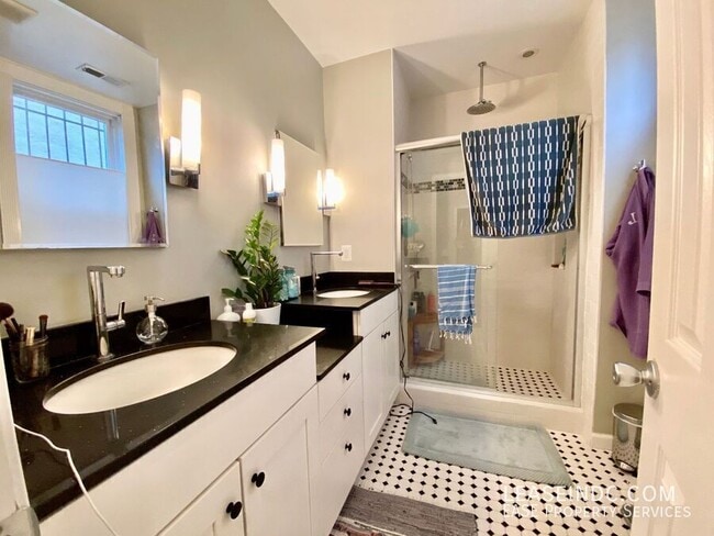 Building Photo - 1612 6th St NW