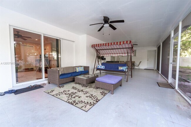 Building Photo - 740 Ridgewood Ln