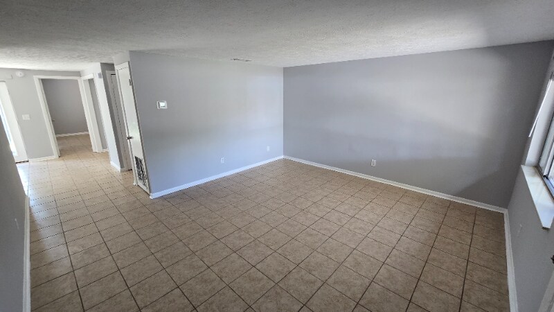 Building Photo - 825 Bradley Cir