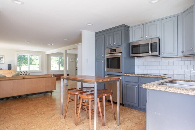 Building Photo - Fully Furnished Mount Veeder Sanctuary Home