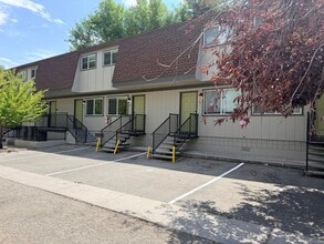 Building Photo - 1060N