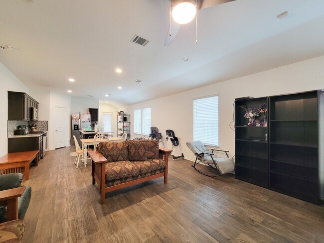 Building Photo - 14741 Hazel Br Dr