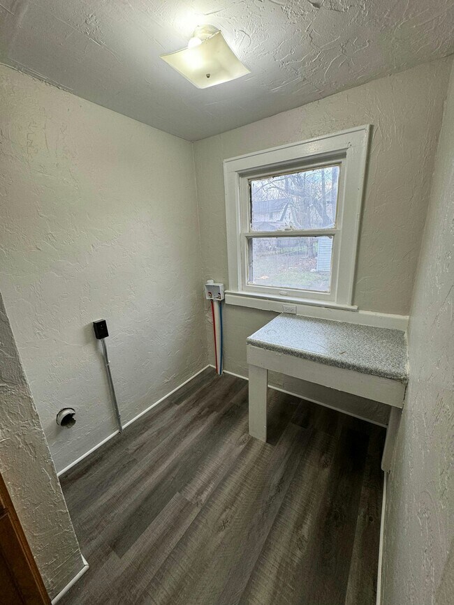 Building Photo - 623 Storer Ave