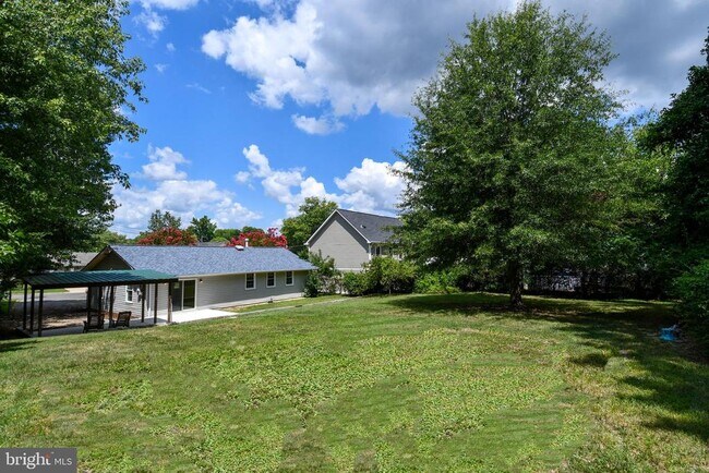 Building Photo - 5523 Halwis St