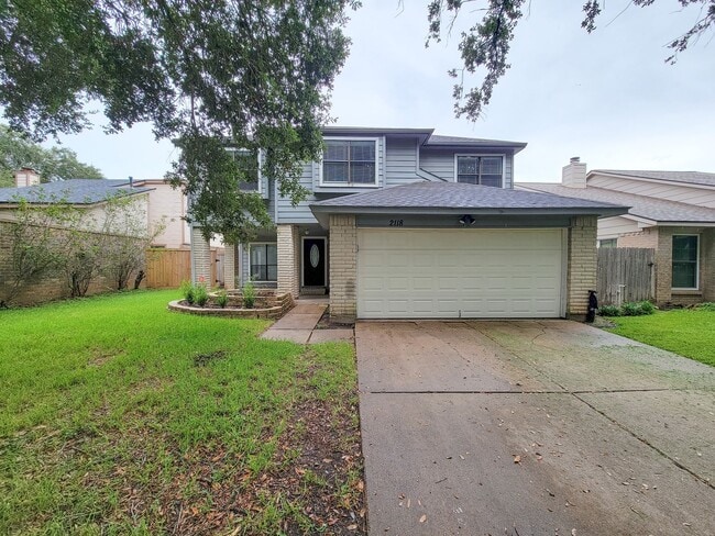 Building Photo - Welcome to this beautiful 2 story, 4 bedroom 2.5 bath home. Spacious living area with high ceilin...