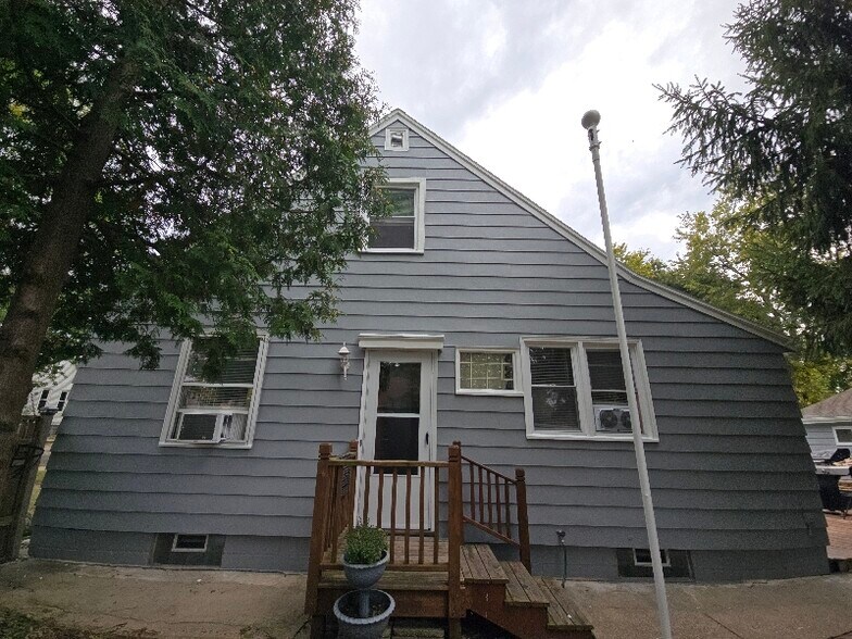 Building Photo - 612 E Linus St