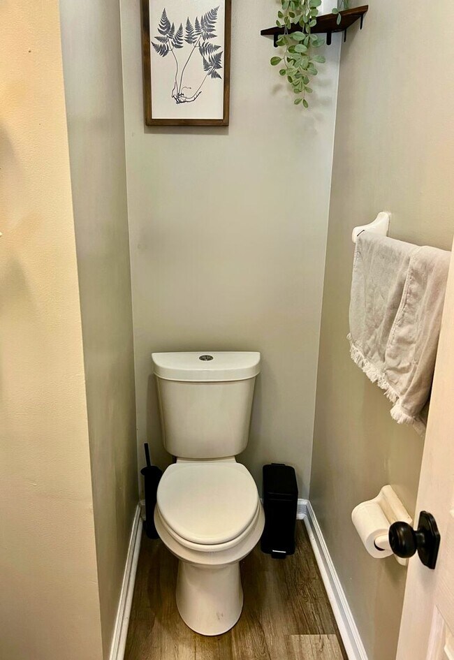 Building Photo - Charming 3-Bedroom Home with Modern Upgrad...
