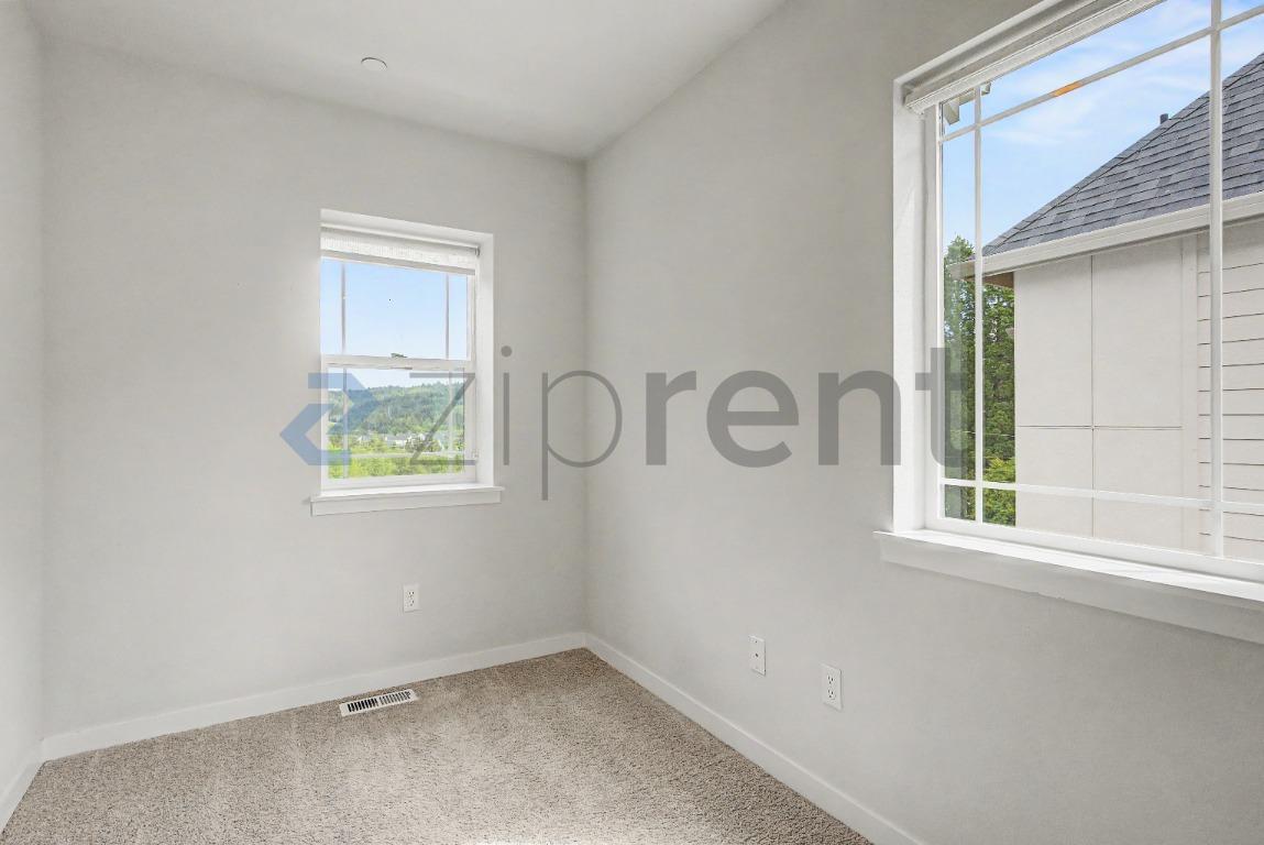 Building Photo - Unit
