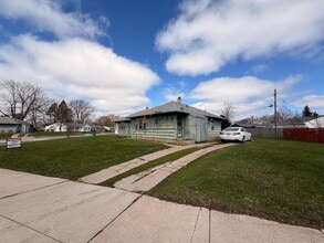 Building Photo - 3003 Oakdale Ave