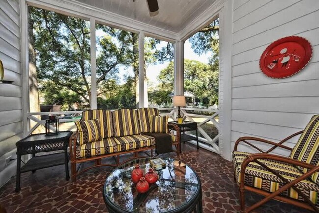 Building Photo - 600 Hermitage Ct