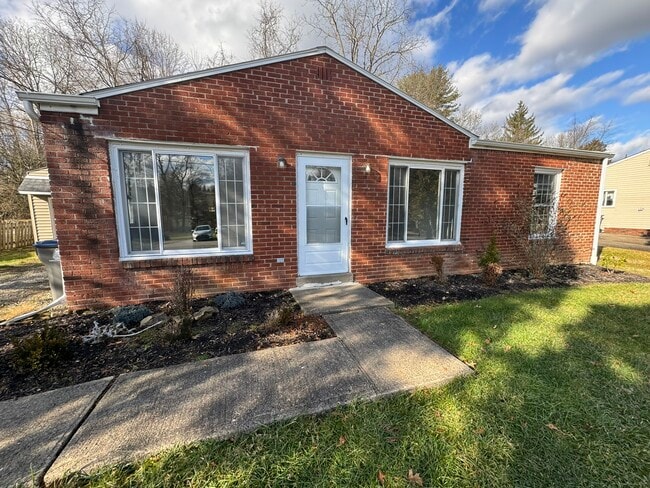 Building Photo - 110 Southvue Ct