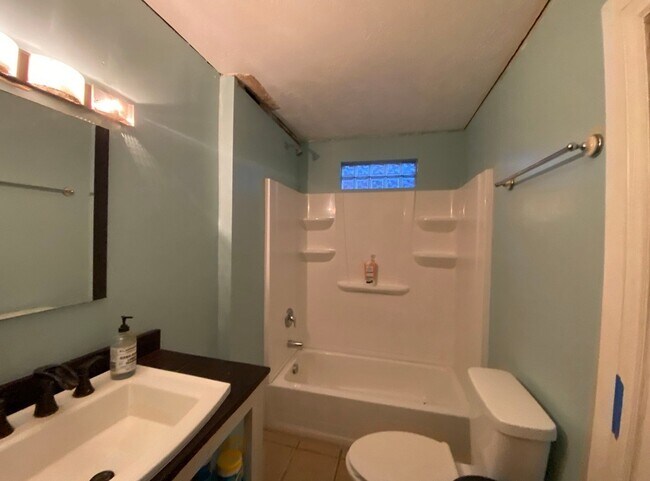 Building Photo - 392 N 200 E