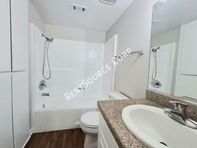 Building Photo - 5525 Canoga Ave