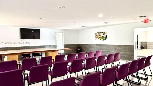 Building Photo - 4174 Inverrary Dr