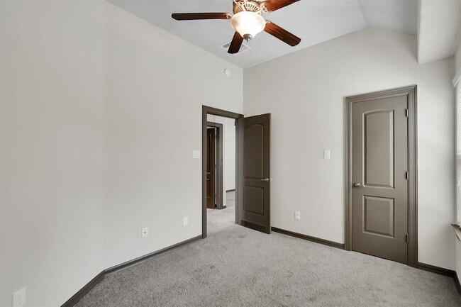 Building Photo - 111 Aventura Pl