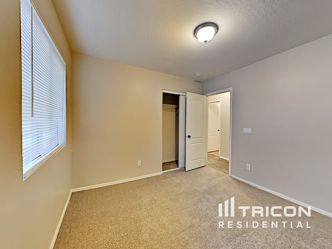 Building Photo - 3332 W Wayland Dr