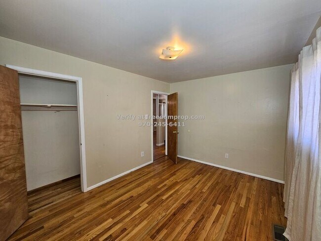 Building Photo - 2312 Mesa Ave