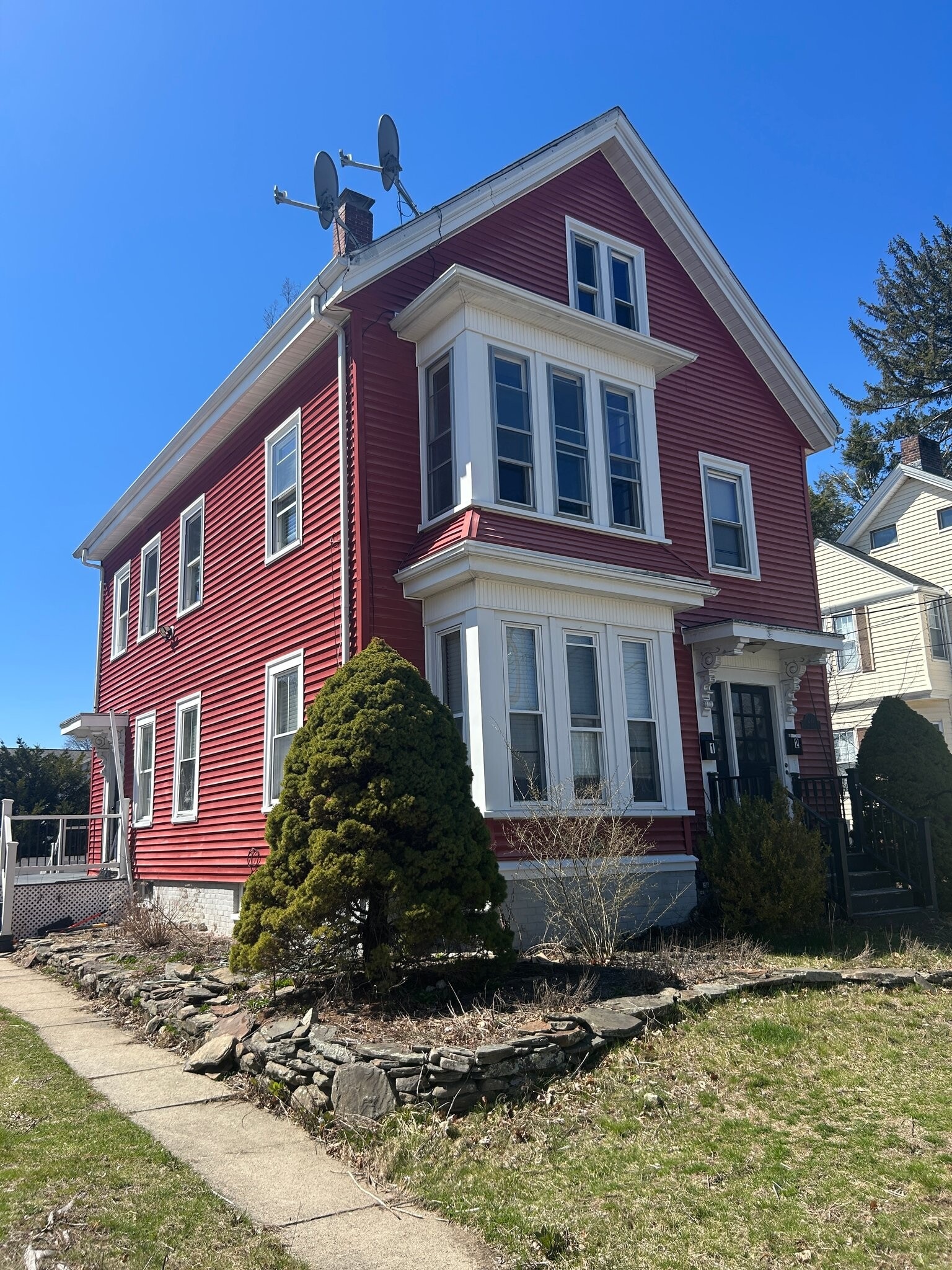 Building Photo - 241 Ash St