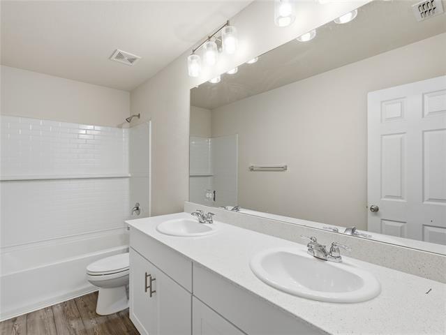 Building Photo - 933 Dressage Dr
