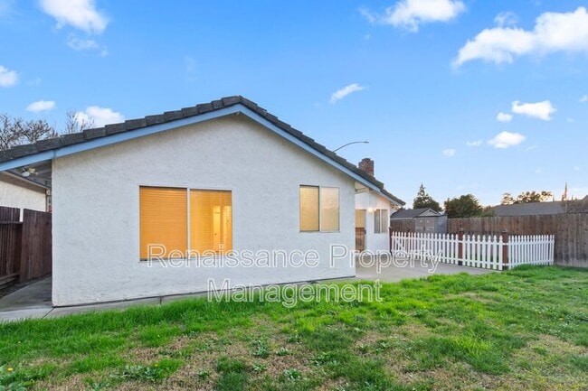 Building Photo - 165 Henry Ct