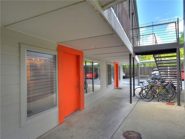 Building Photo - 2200 Dickson Dr