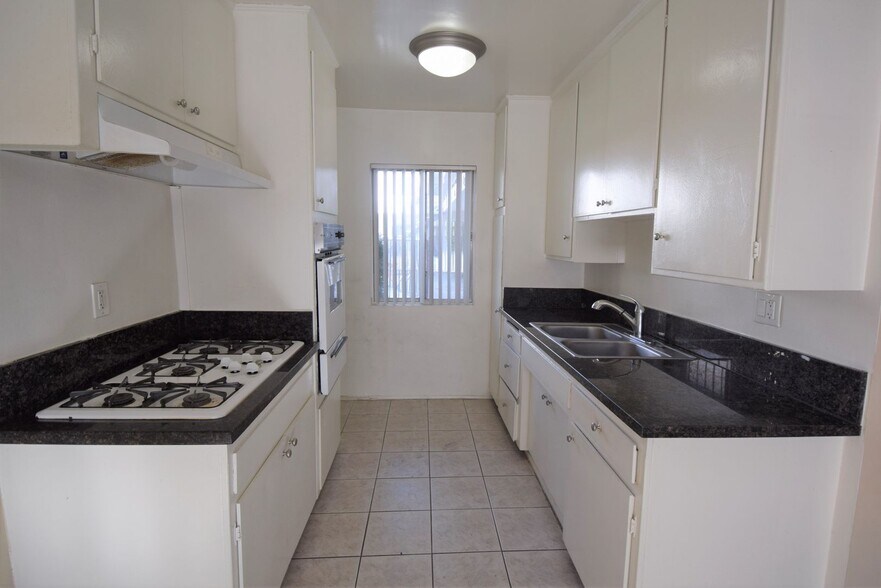 Building Photo - 12050 Tiara St