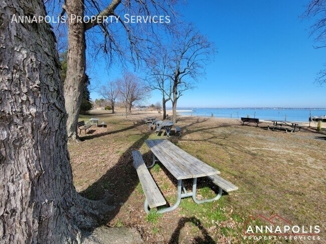 Building Photo - 1395 Bayside Dr