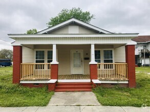 Building Photo - 107 S Independence St