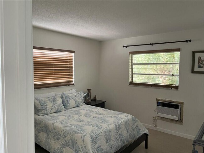 Building Photo - 18 Ocean Breeze