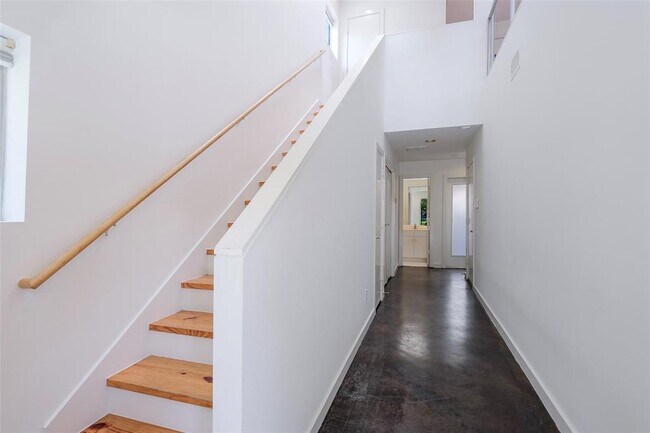 Building Photo - 1303 Arthur St