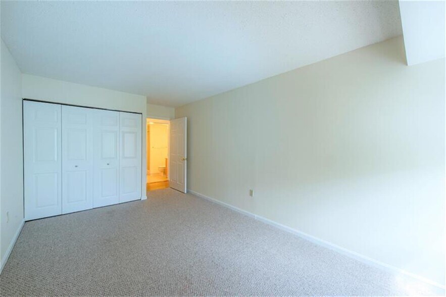 Building Photo - 325 Franklin St