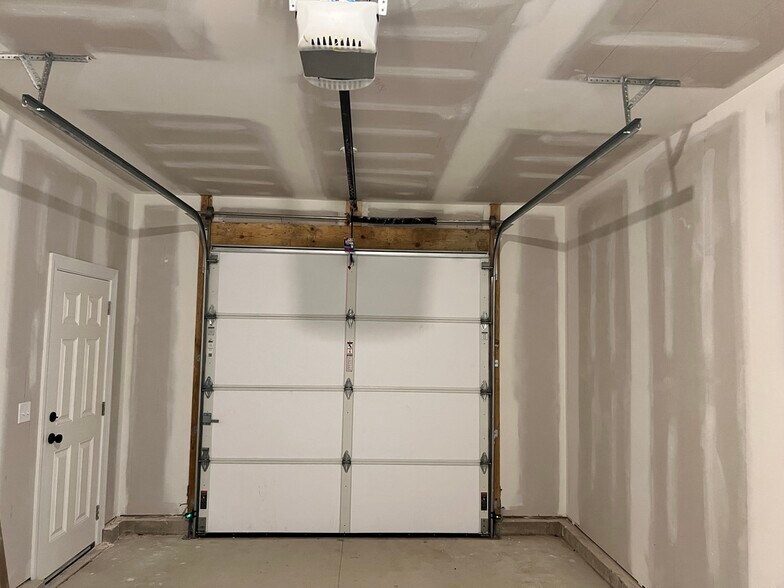 Building Photo - 6066 New Taylor Rd