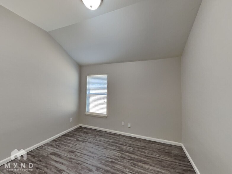 Building Photo - 1019 Merlin Dr