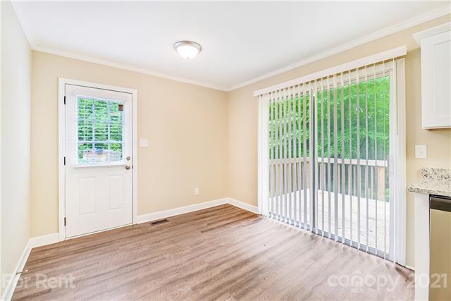 Building Photo - 3735 Somerset Dr