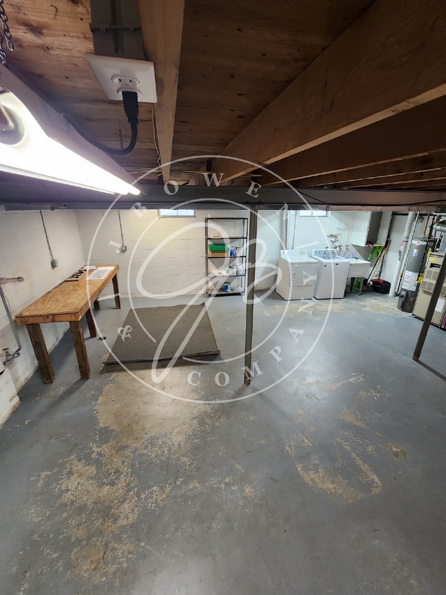 Building Photo - Adorable 3 bed 1 bath with spacious basement