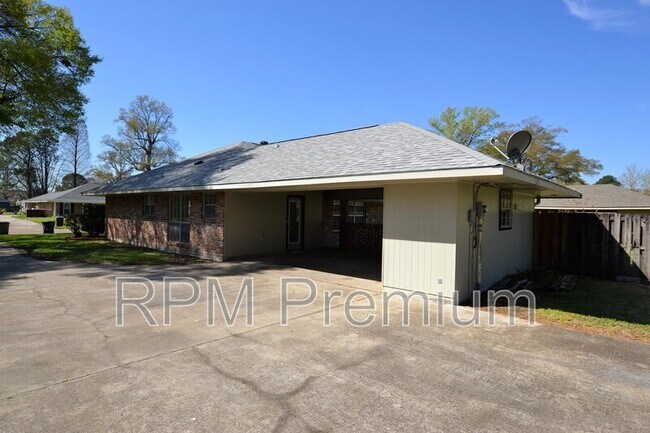 Building Photo - 12299 Sherbrook Dr