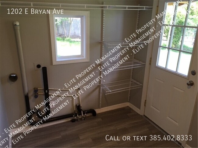 Building Photo - 1202 Bryan Ave