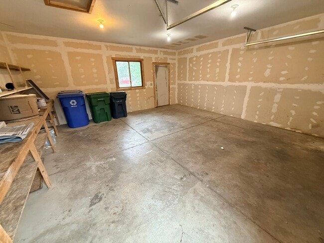 Building Photo - Updated 2-Bedroom Home with Oversized 1-Car Garage in Central Loveland