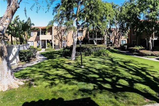 Building Photo - REALLY NICE UPSTRS 1BD 1BA CONDO FOR LEASE! MUST SEE!